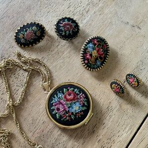 Elegant Floral Embroidered Jewelry Set